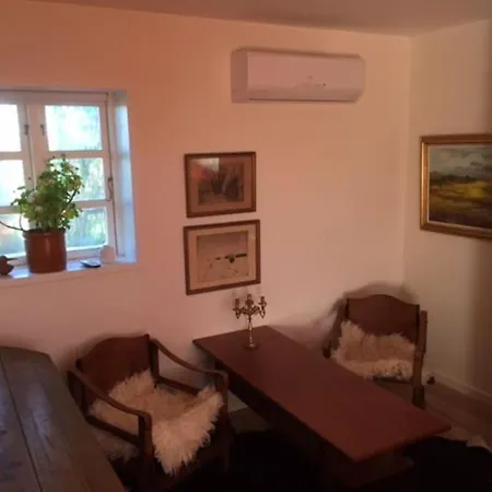 Idyllisk Anneks, Hvor Lejer Har Eget Hus. Holiday home