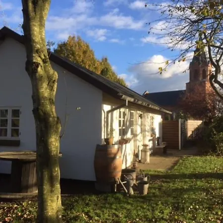 Idyllisk Anneks, Hvor Lejer Har Eget Hus. Holiday home *