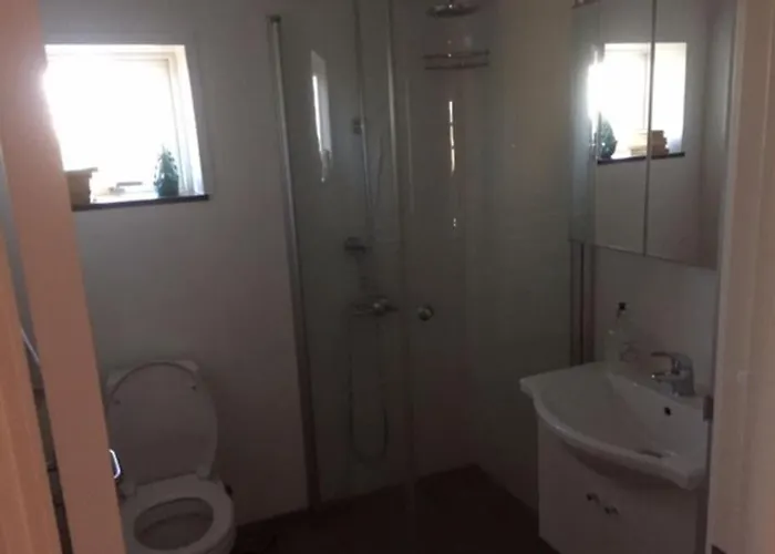 Idyllisk Anneks, Hvor Lejer Har Eget Hus.