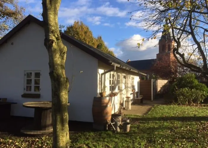 Idyllisk Anneks, Hvor Lejer Har Eget Hus. Hébergement de vacances *